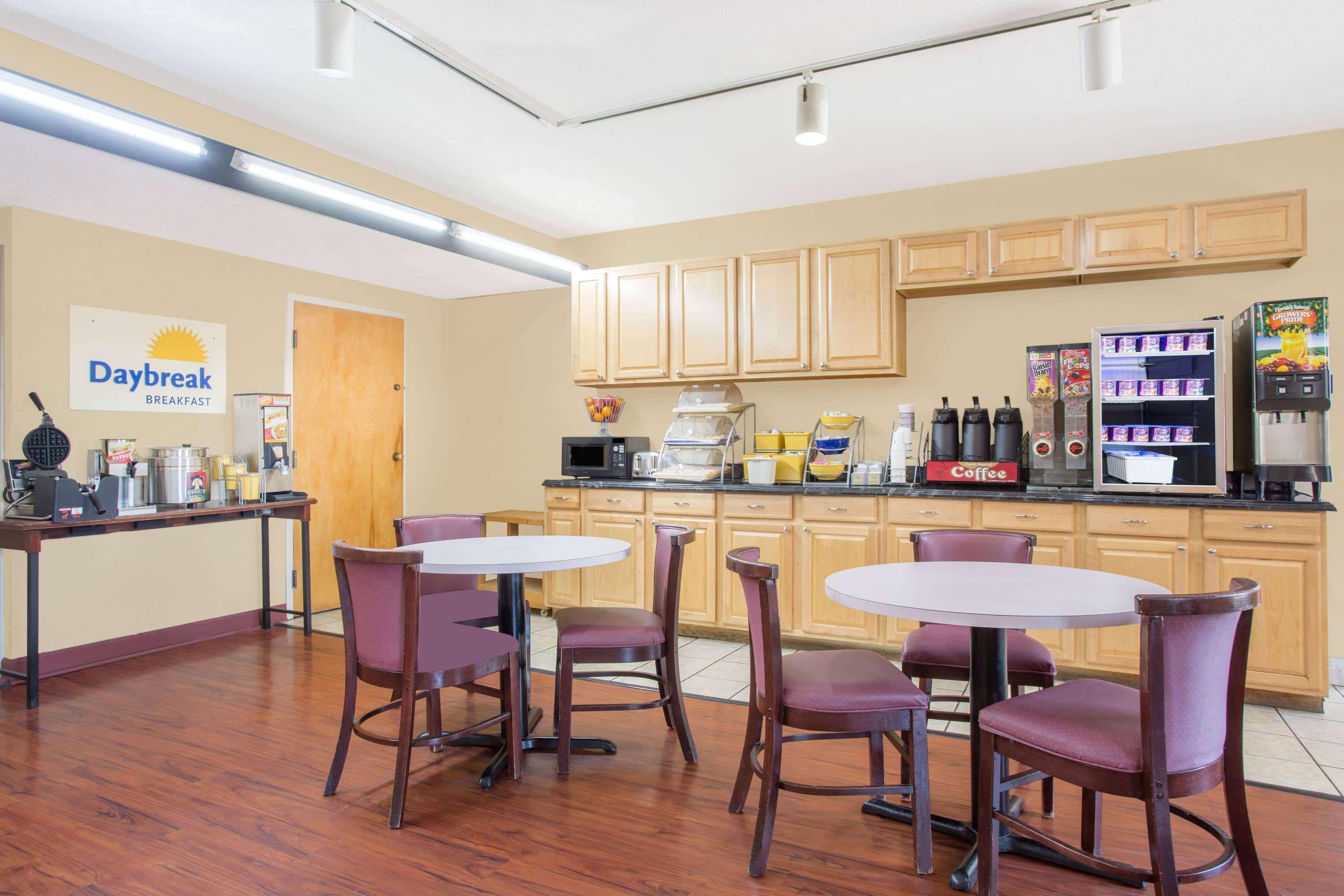 Days Inn By Wyndham Easley West Of Greenville/Clemson Area Екстер'єр фото