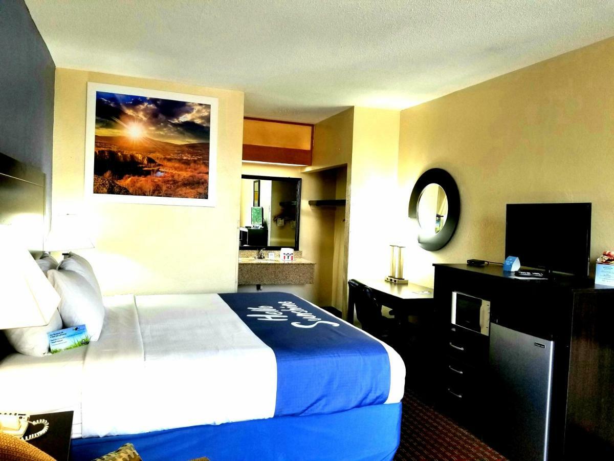 Days Inn By Wyndham Easley West Of Greenville/Clemson Area Екстер'єр фото